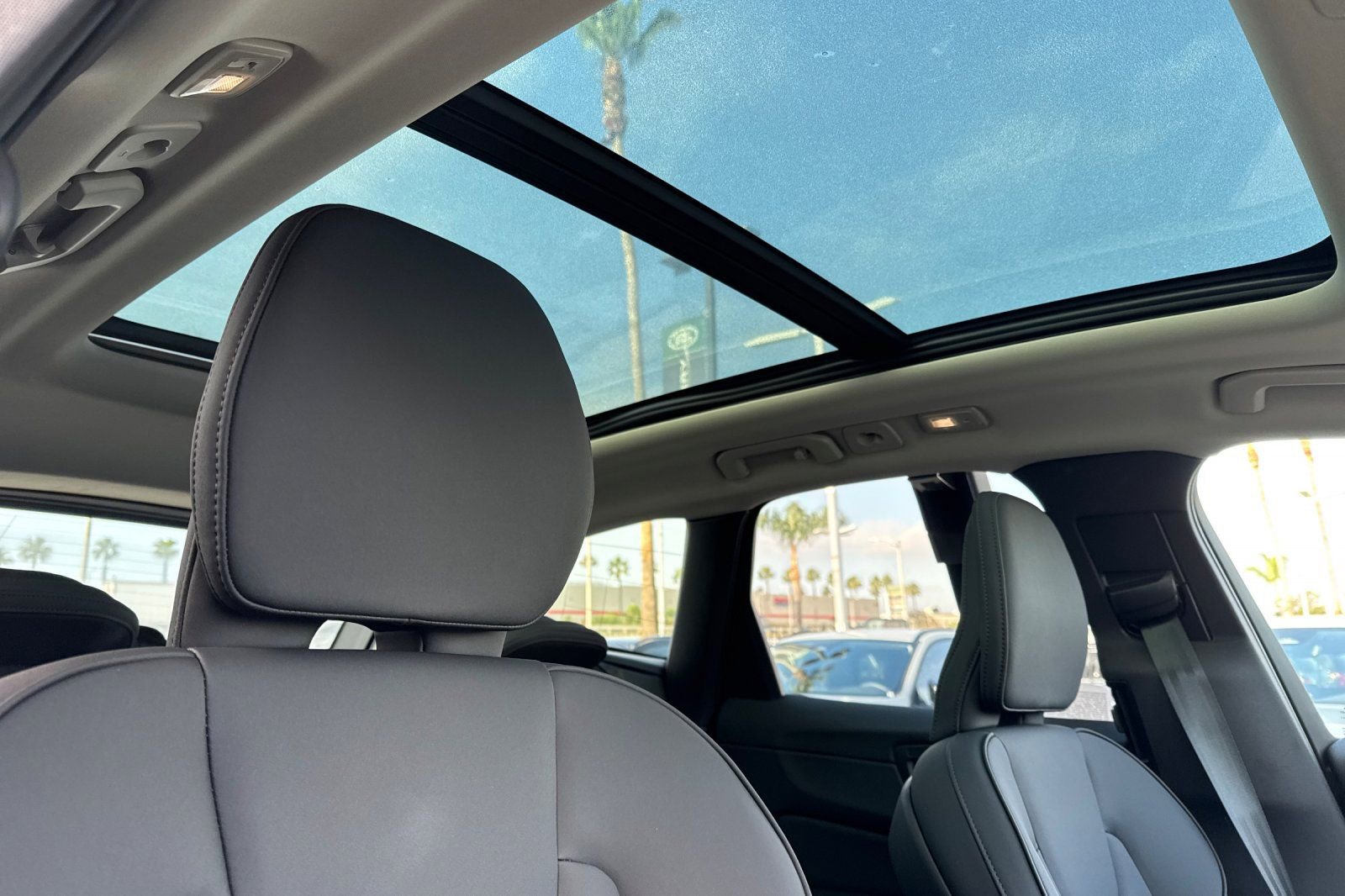 Certified 2026 Volvo XC60 B5 Plus w/ Climate Package PRO image 17