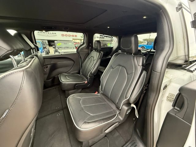 Used 2025 Chrysler Pacifica Limited FWD image 10