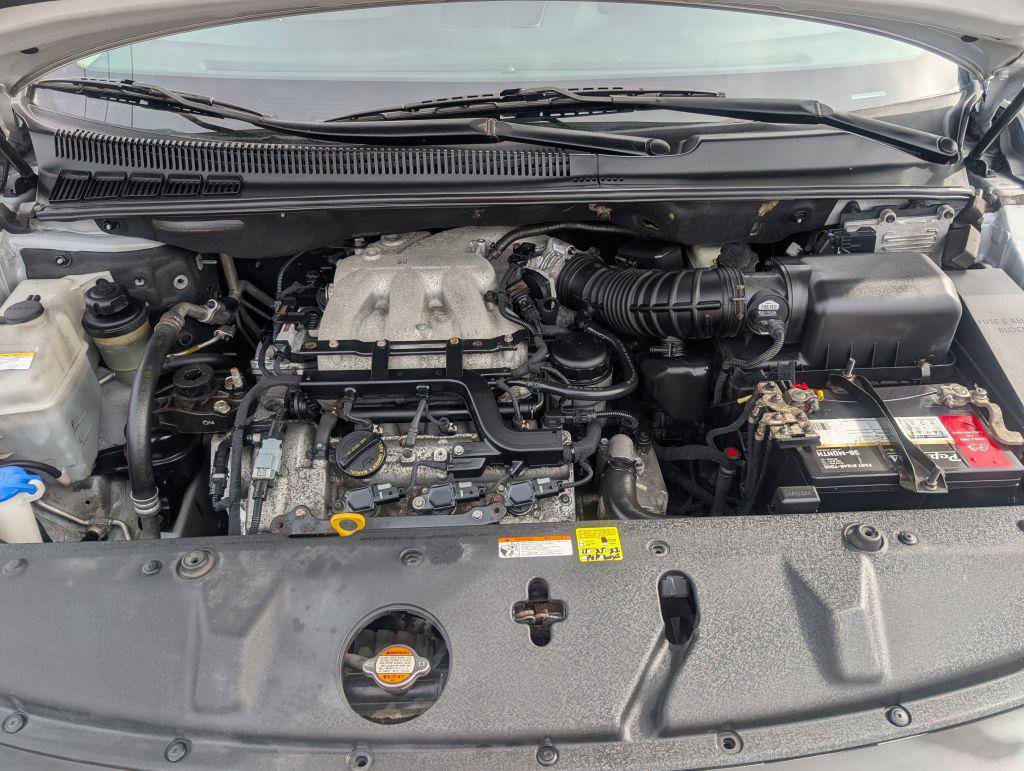 Used 2008 Hyundai Entourage Limited image 18