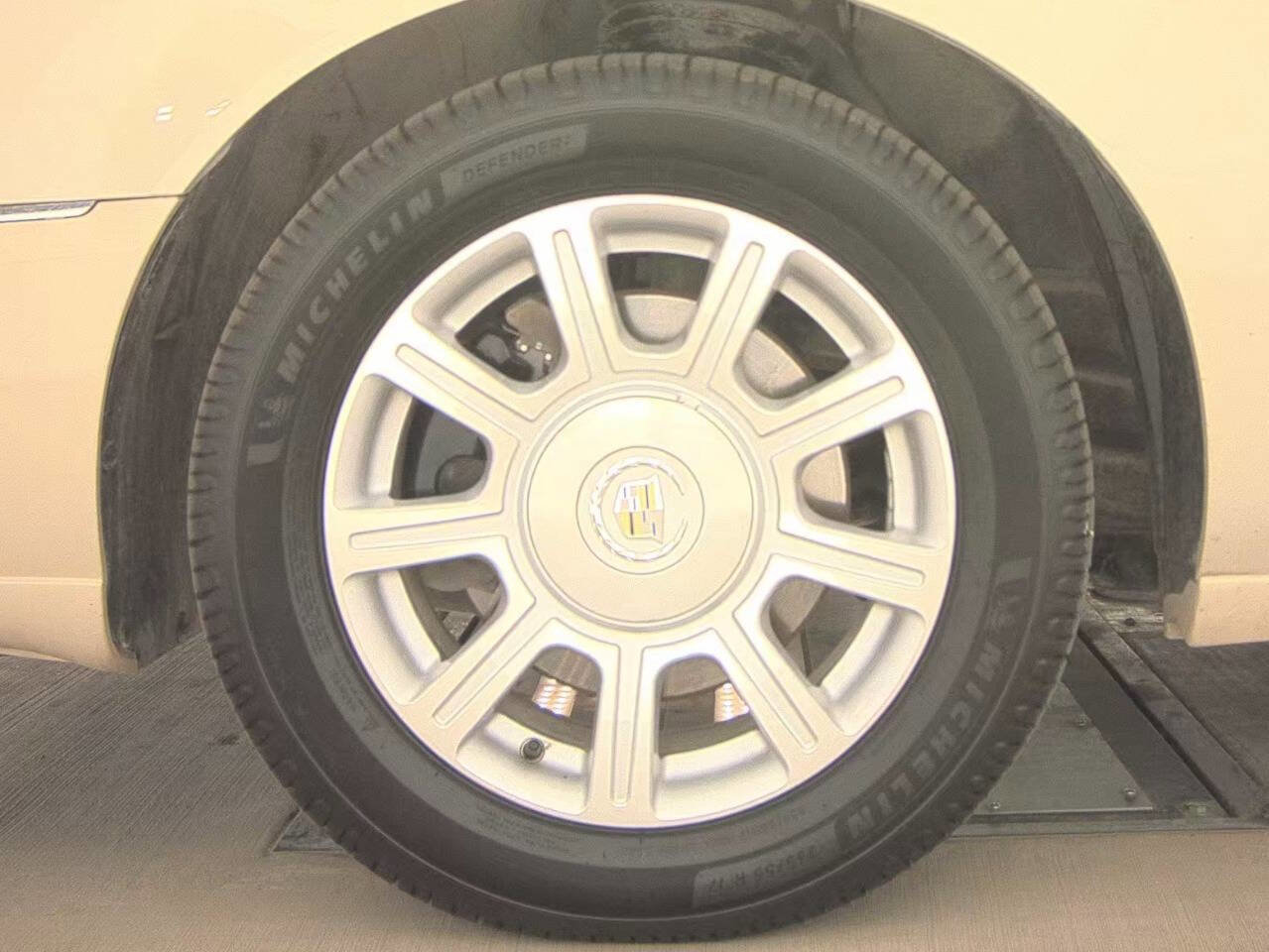 Used 2011 Cadillac DTS FWD image 17