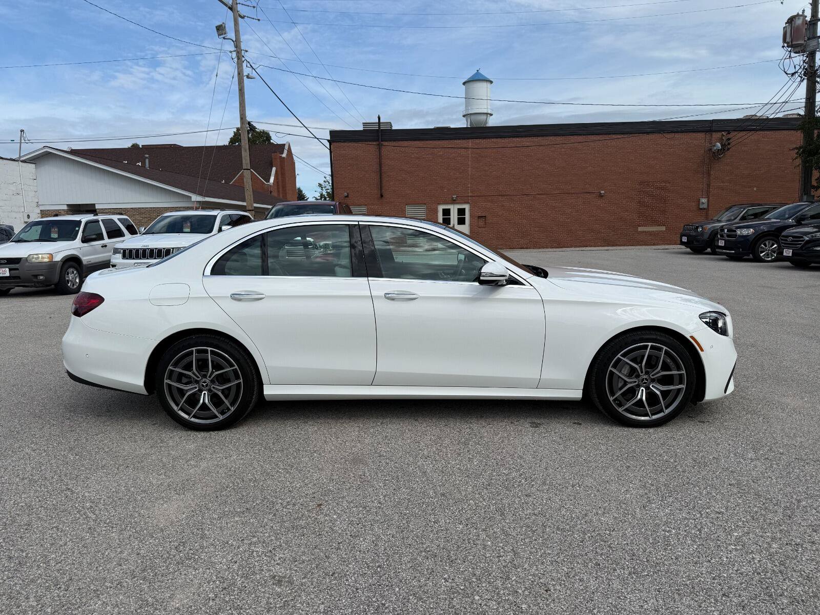 Used 2021 Mercedes-Benz E 350 4MATIC Sedan image 4