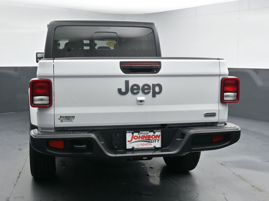 Used 2023 Jeep Gladiator Overland AWD/4WD image 7