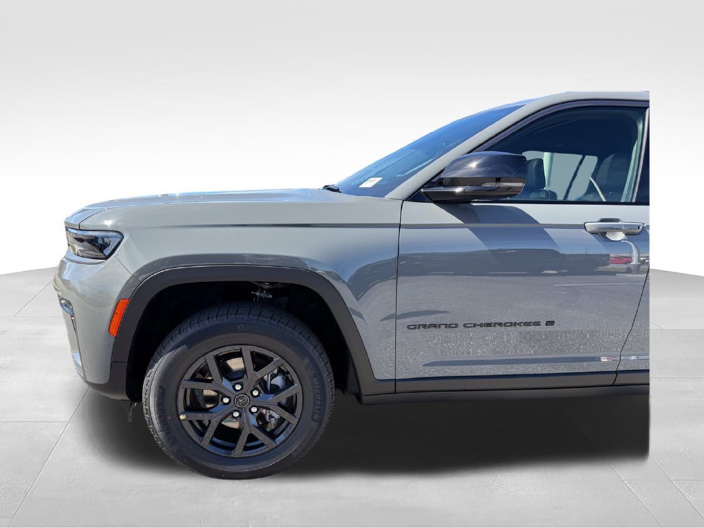 New 2027 Jeep Grand Cherokee Altitude RWD image 23