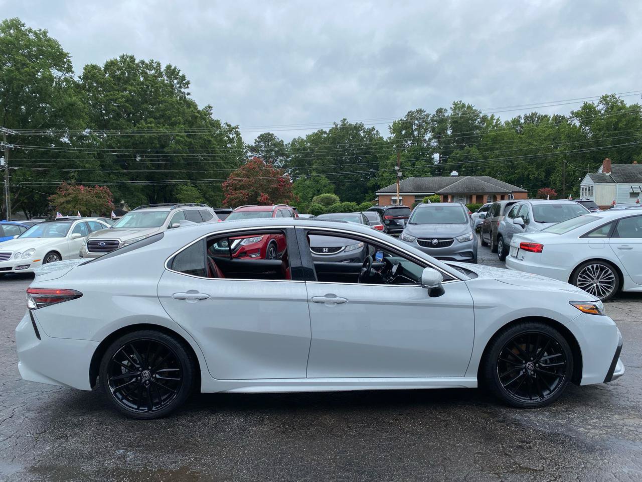 Used 2022 Toyota Camry XSE FWD image 4