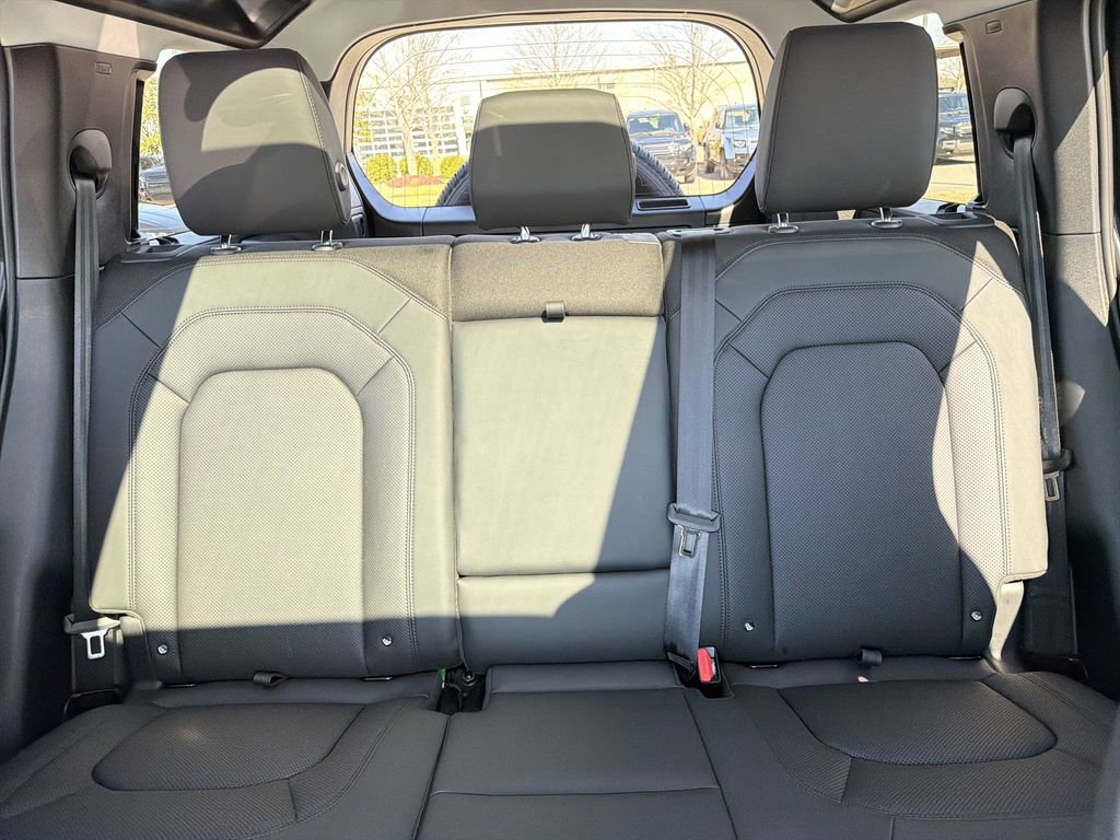 Used 2025 Land Rover Defender 110 S image 28