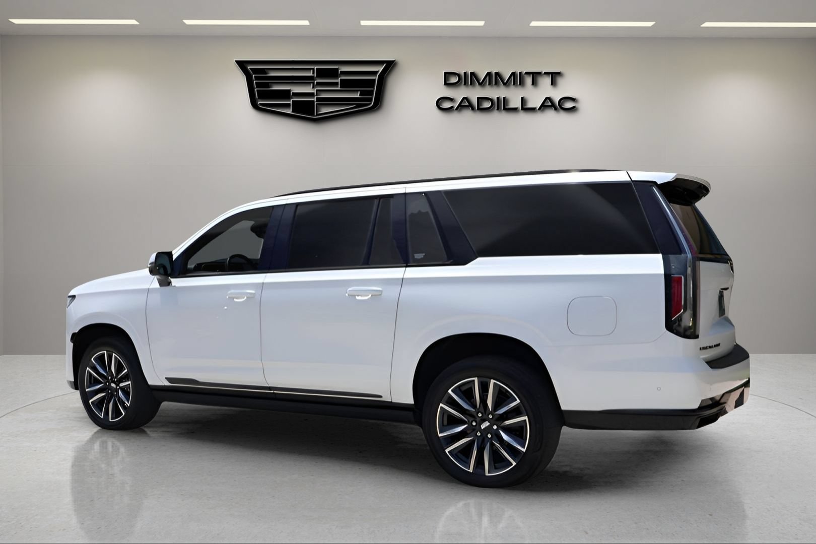 Used 2022 Cadillac Escalade ESV Sport w/ Touring Package AWD/4WD image 7