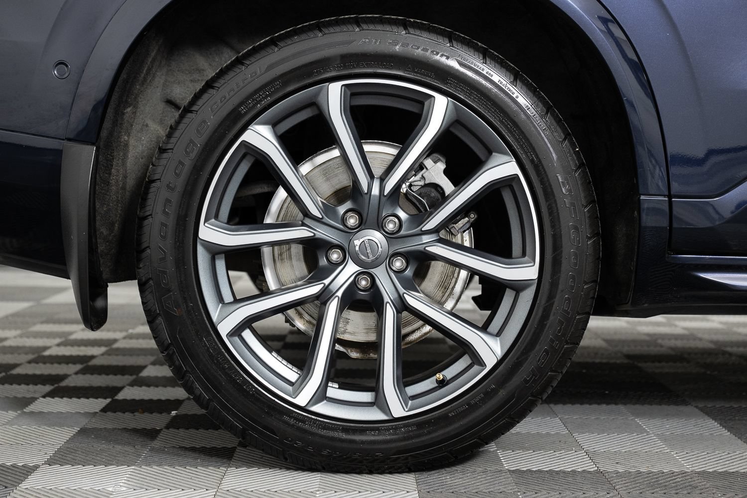 Used 2016 Volvo XC90 T6 Momentum AWD/4WD image 41