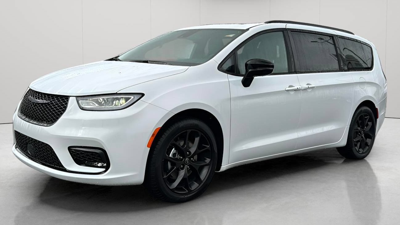 New 2026 Chrysler Pacifica Limited w/ S Appearance Package FWD image 10
