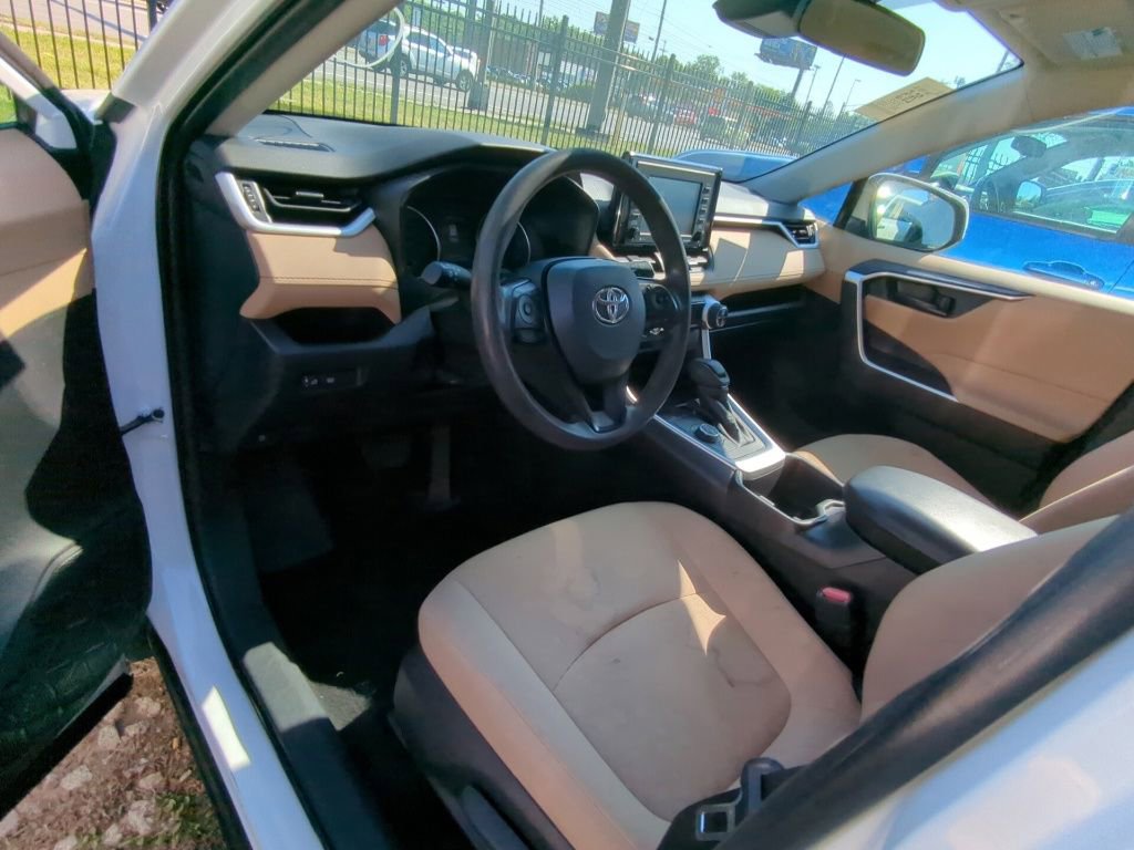 Used 2022 Toyota RAV4 LE AWD/4WD image 7
