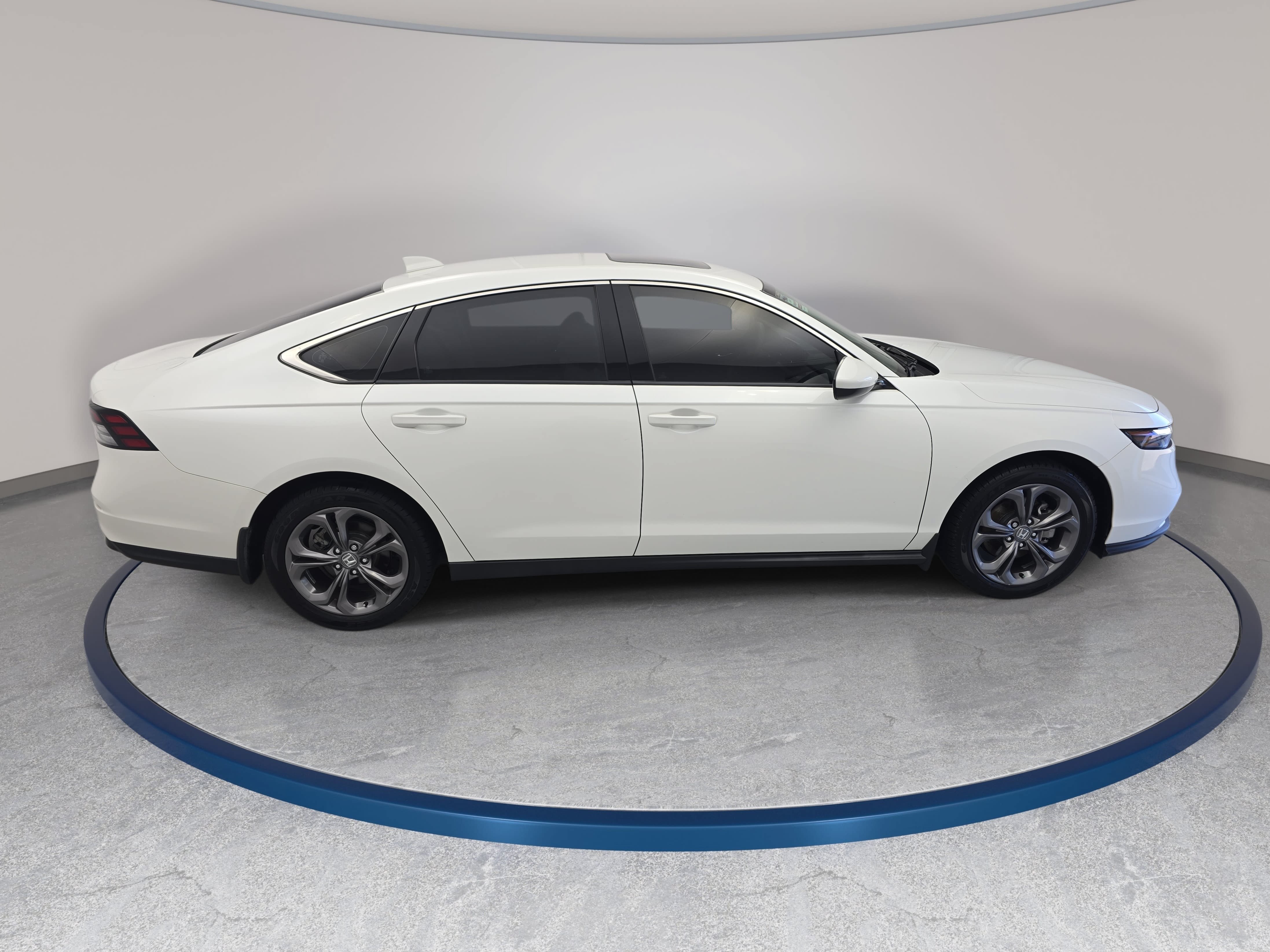 Used 2024 Honda Accord EX image 4