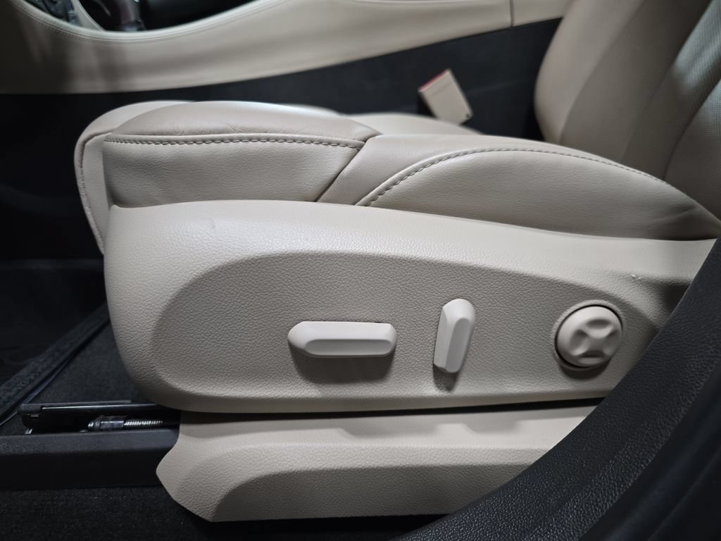 Used 2019 Buick Envision Premium w/ Driver Confidence Package AWD/4WD image 32