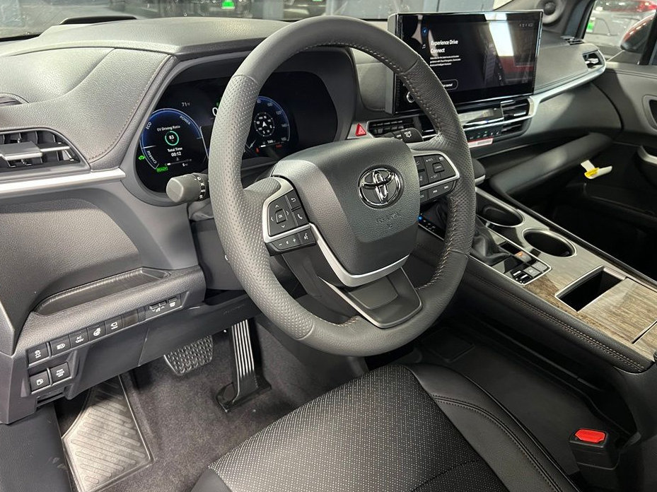 New 2026 Toyota Sienna Platinum AWD/4WD image 12