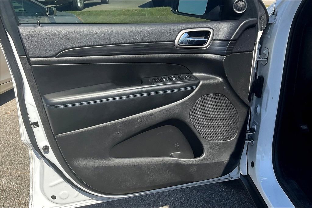 Used 2019 Jeep Grand Cherokee Laredo image 22