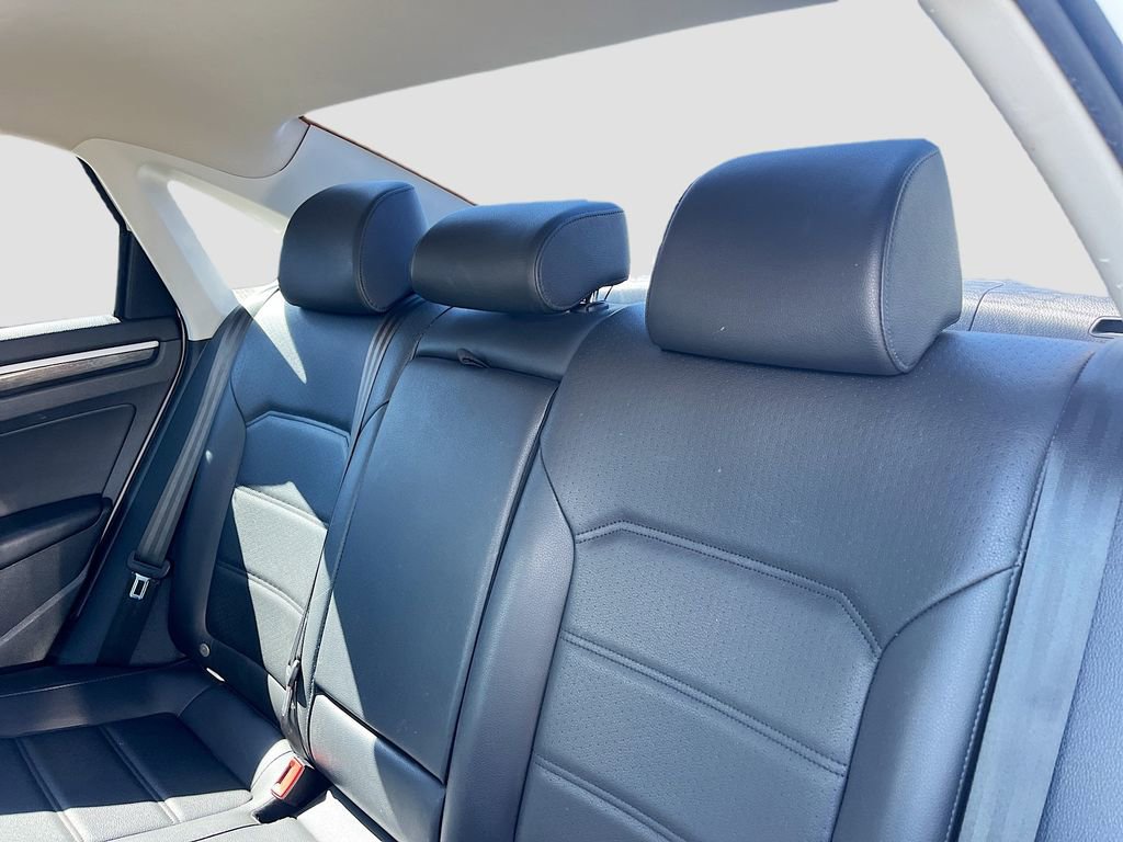 Used 2018 Volkswagen Passat 2.0T SE image 24