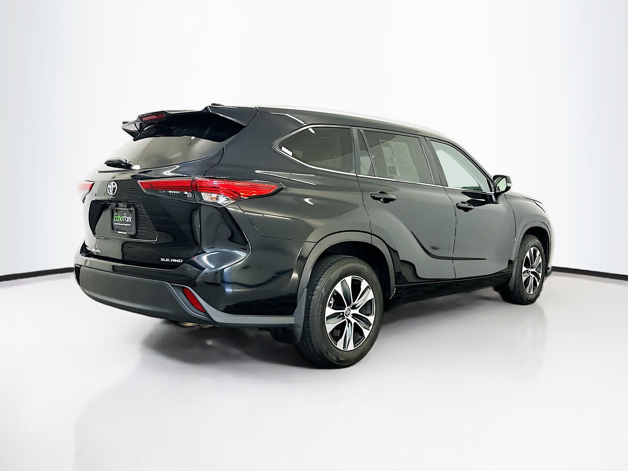 Used 2023 Toyota Highlander XLE image 9