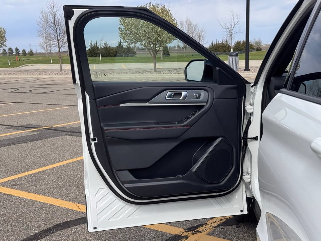 New 2026 Ford Explorer ST-Line w/ ST-Line Street Pack AWD/4WD image 6