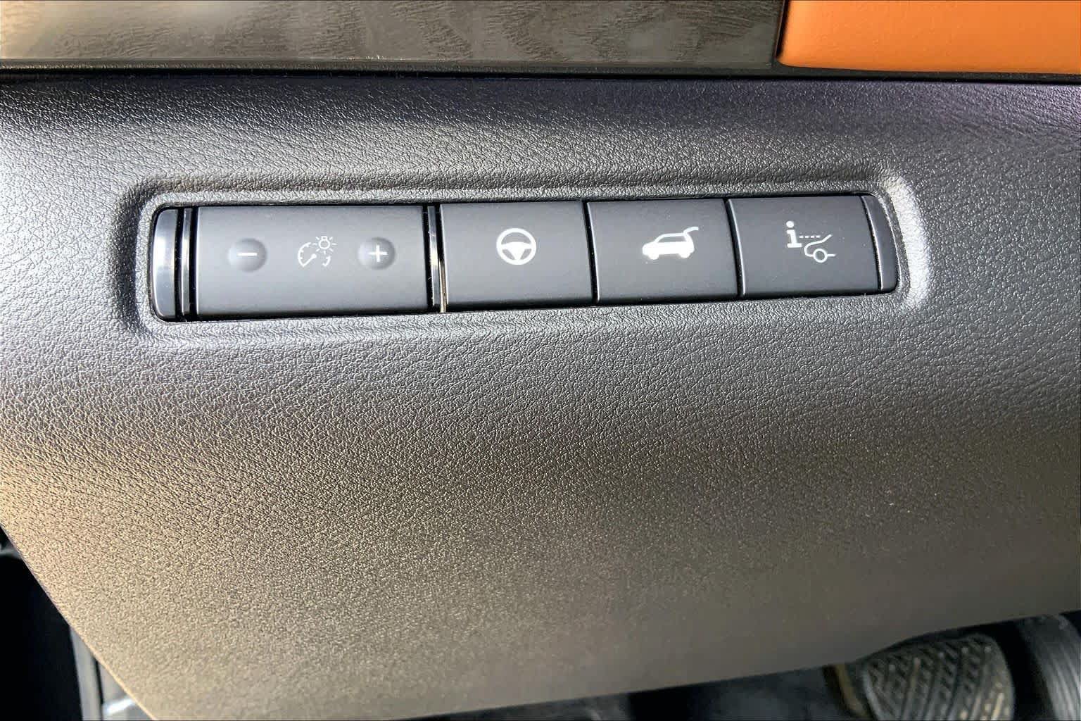 Used 2026 Nissan Pathfinder Platinum FWD image 34