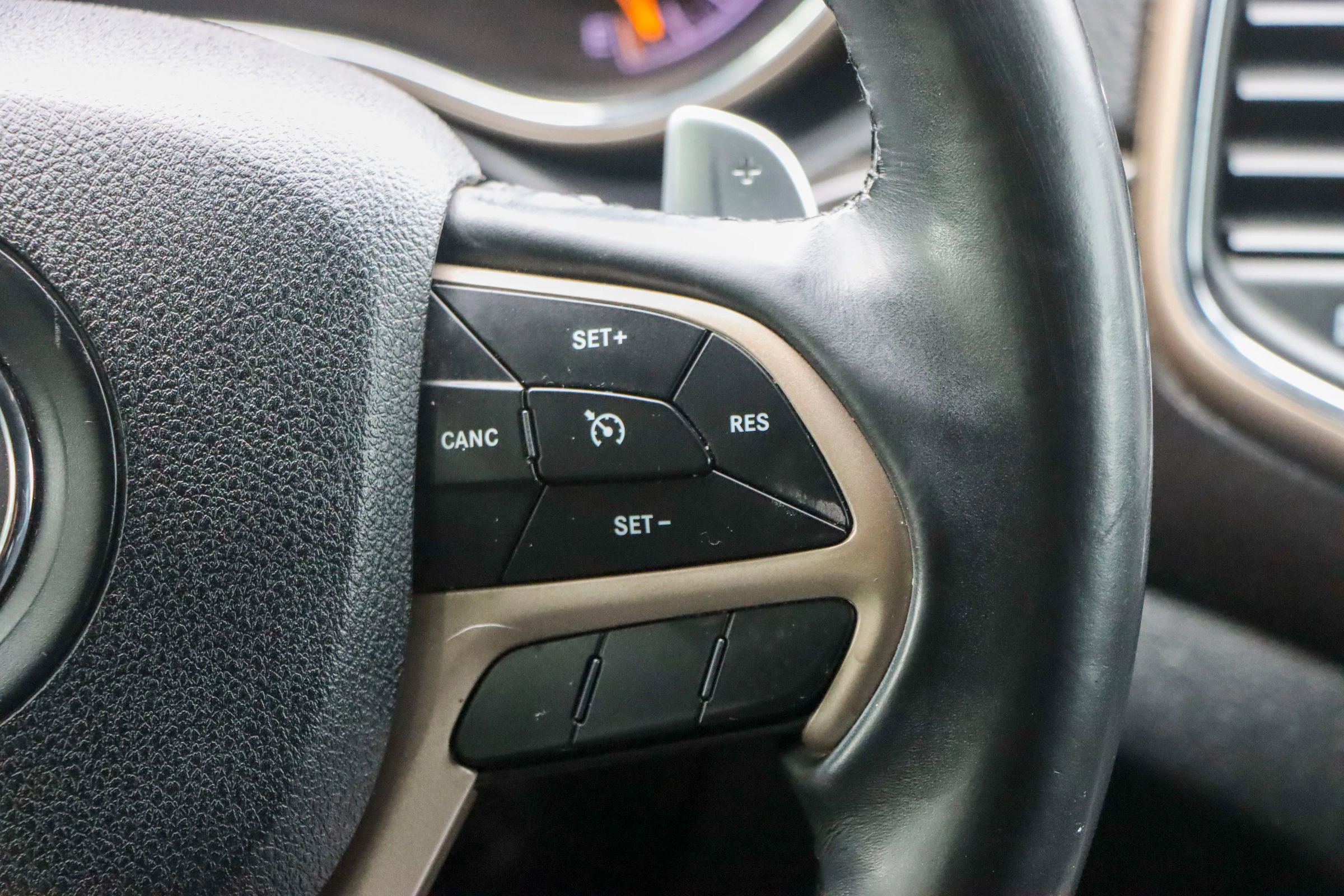 Used 2017 Jeep Grand Cherokee Laredo RWD image 28