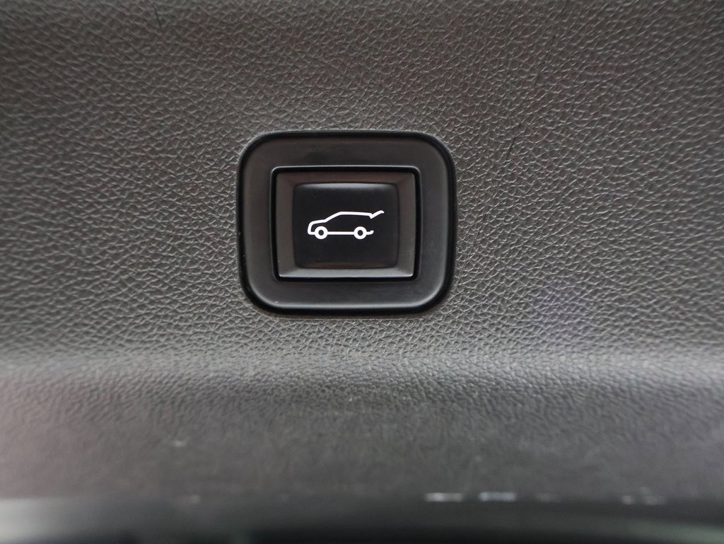 Used 2022 Chevrolet Tahoe LT w/ LT Signature Plus Package image 16