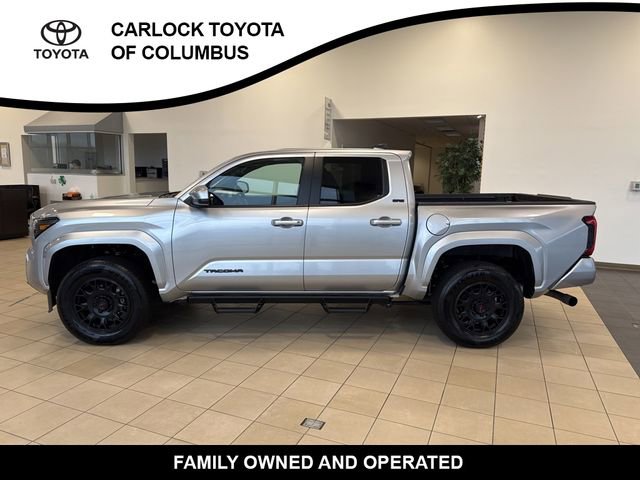 Used 2025 Toyota Tacoma SR5 image 2