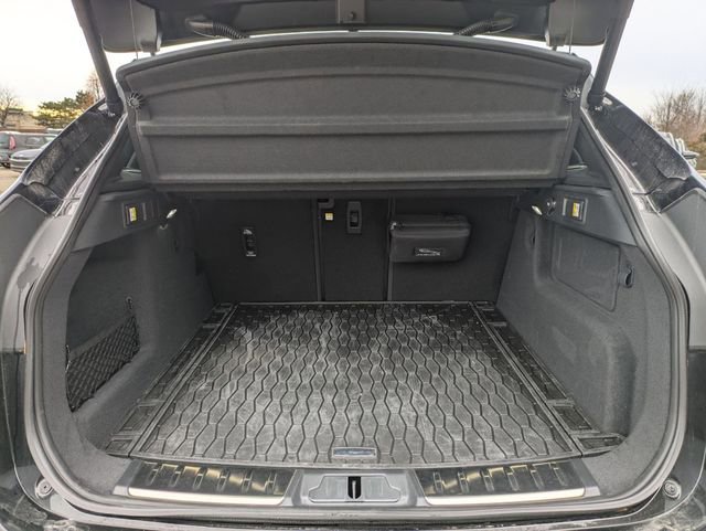 Used 2025 Jaguar F-PACE R-Dynamic S image 16