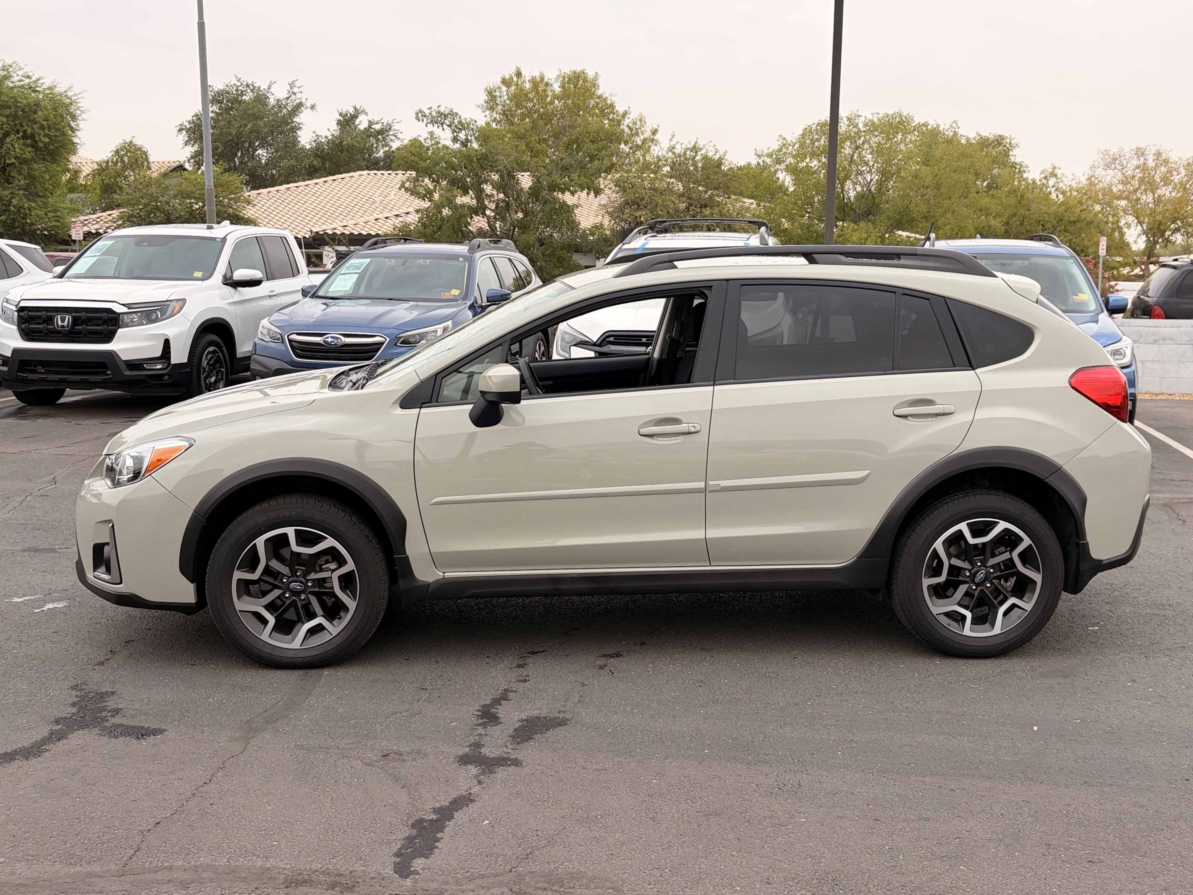 Used 2017 Subaru Crosstrek 2.0i Premium w/ Popular Package #2 AWD/4WD image 2