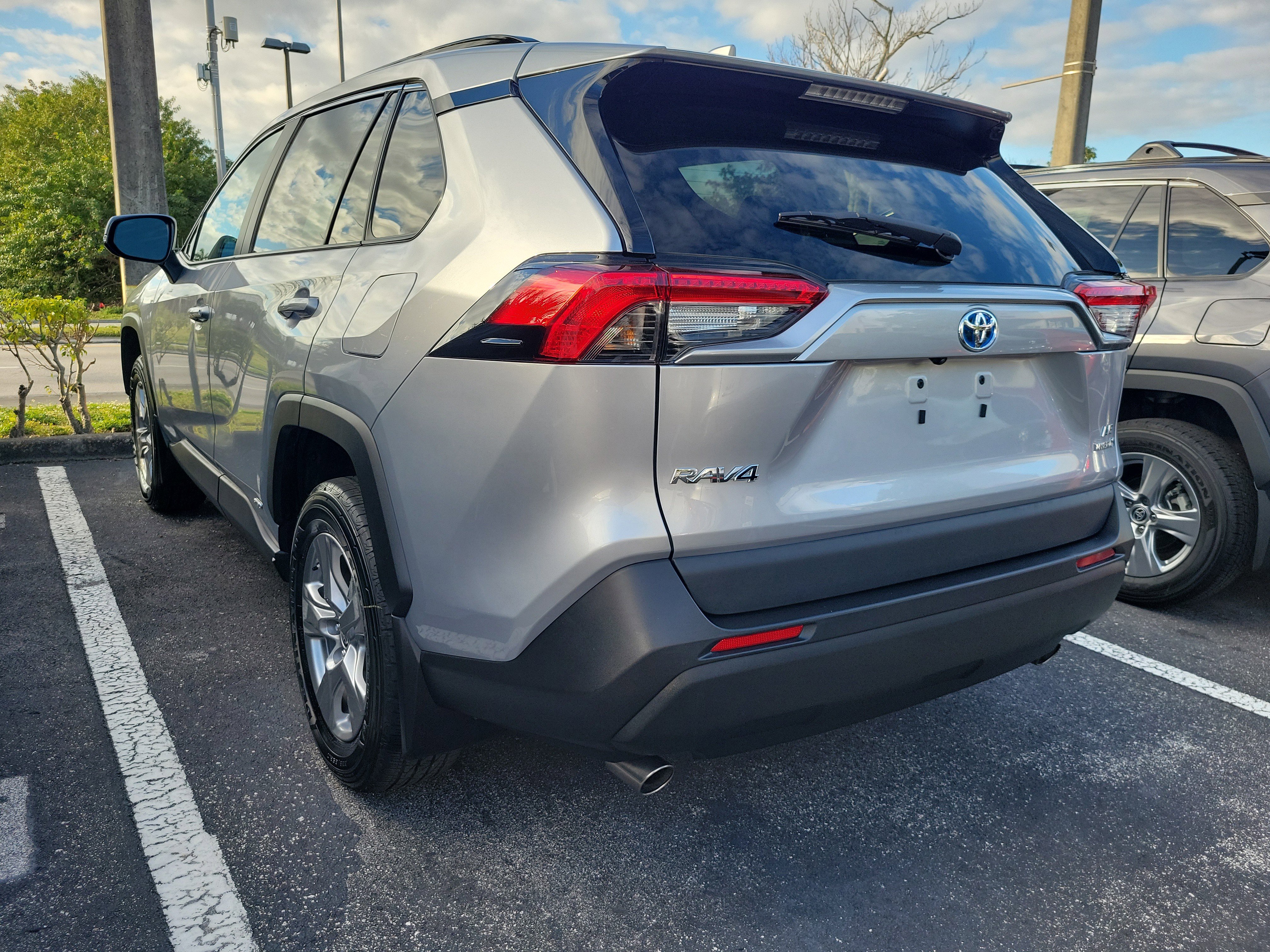 Used 2024 Toyota RAV4 LE image 6