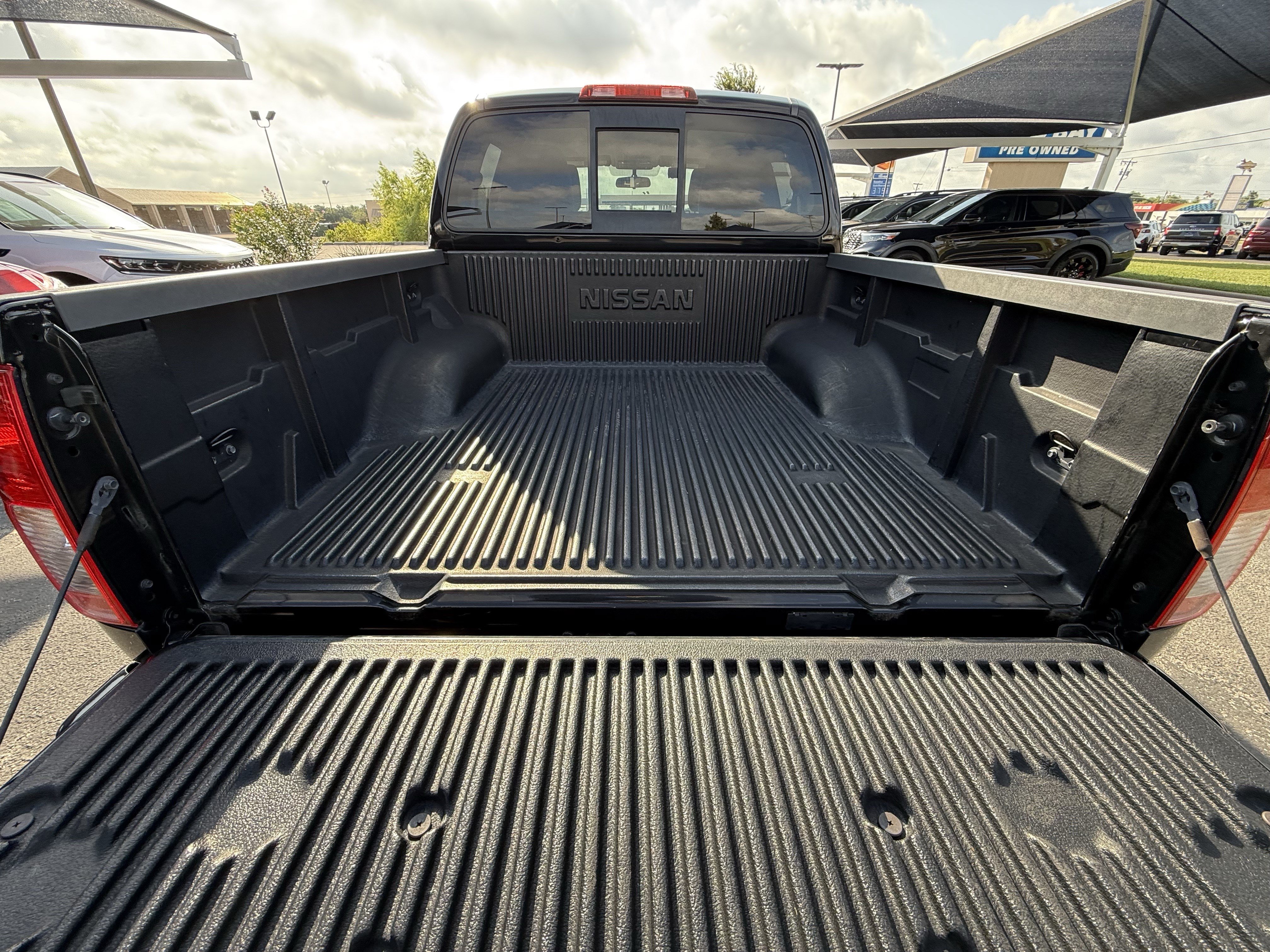 Used 2014 Nissan Frontier Desert Runner RWD image 11