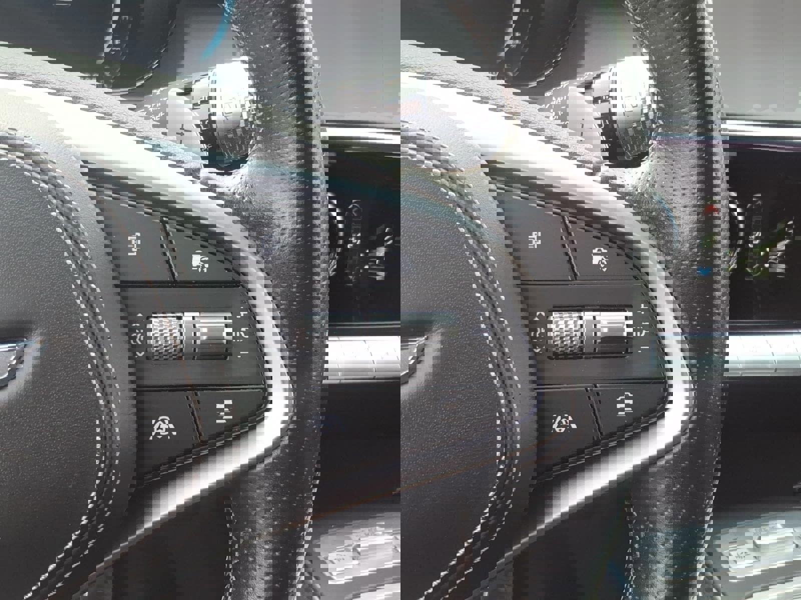 Used 2023 Genesis GV70 2.5T w/ Sport Prestige Package image 16