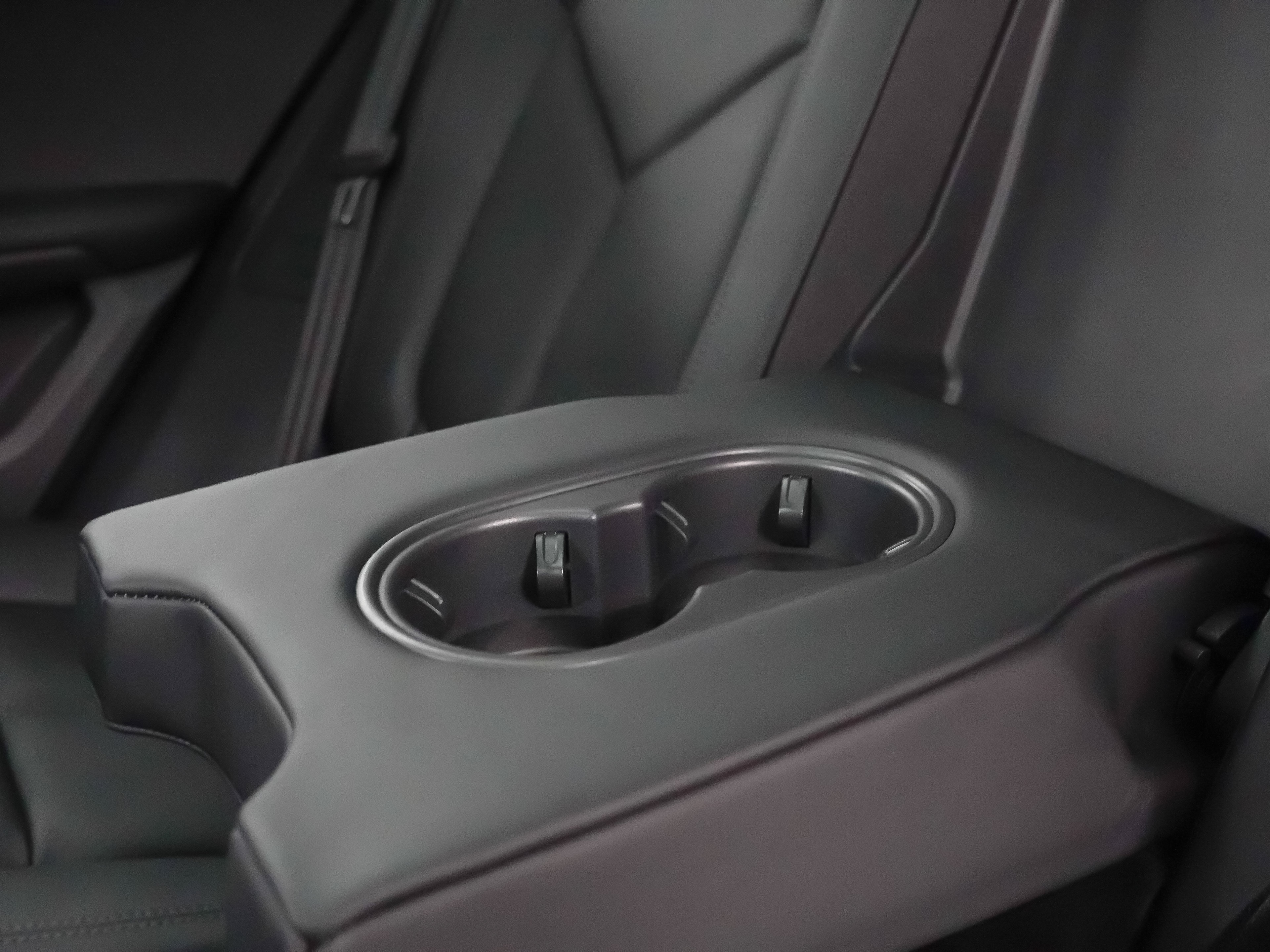 Certified 2026 Porsche Macan Turbo AWD/4WD image 19