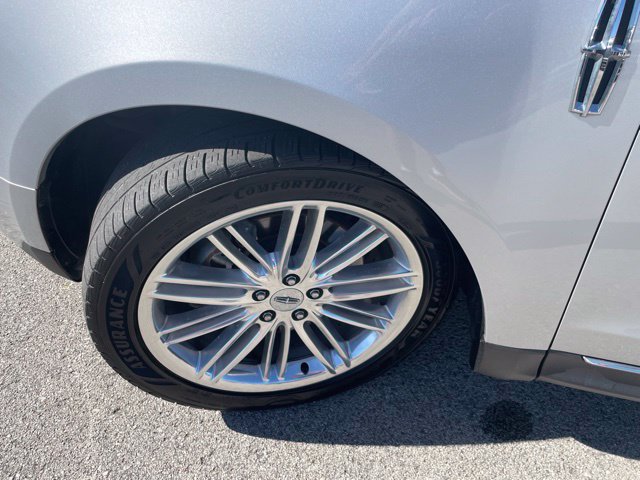 Used 2019 Lincoln MKT AWD image 14