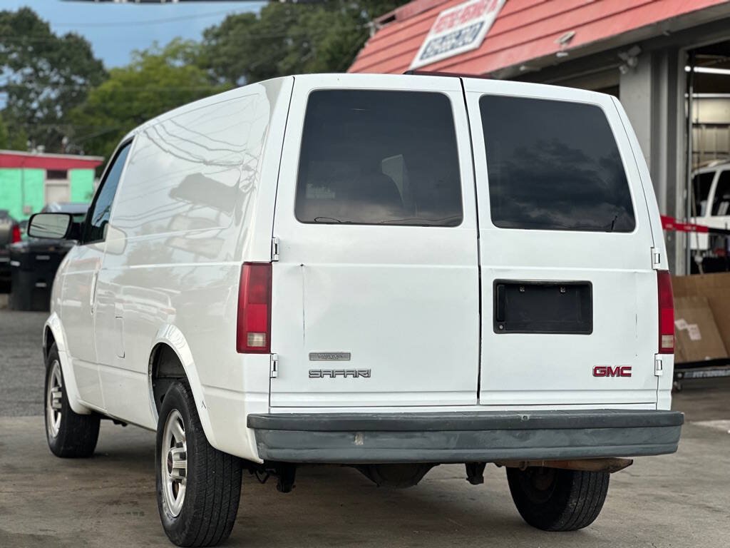 Used 2005 GMC Safari w/ Convenience Package RWD image 8