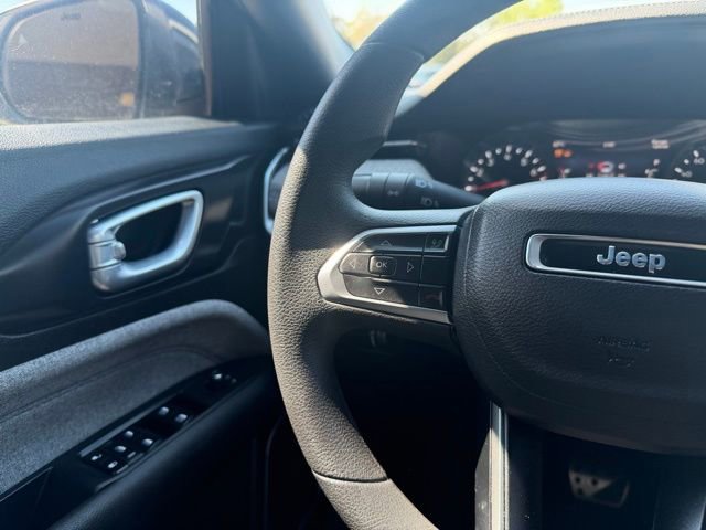 Used 2025 Jeep Compass Sport image 20