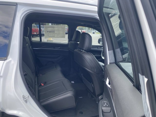 New 2025 Jeep Grand Cherokee Limited w/ Black Appearance Package image 31
