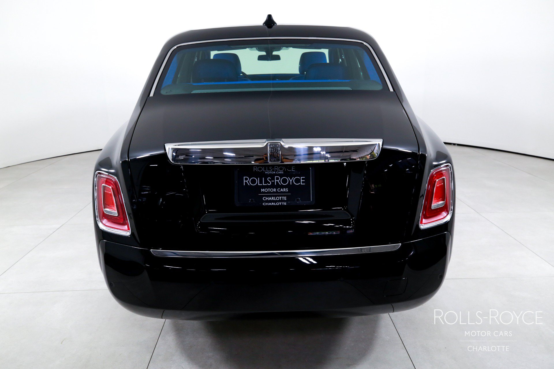 New 2027 Rolls-Royce Phantom Sedan RWD image 9