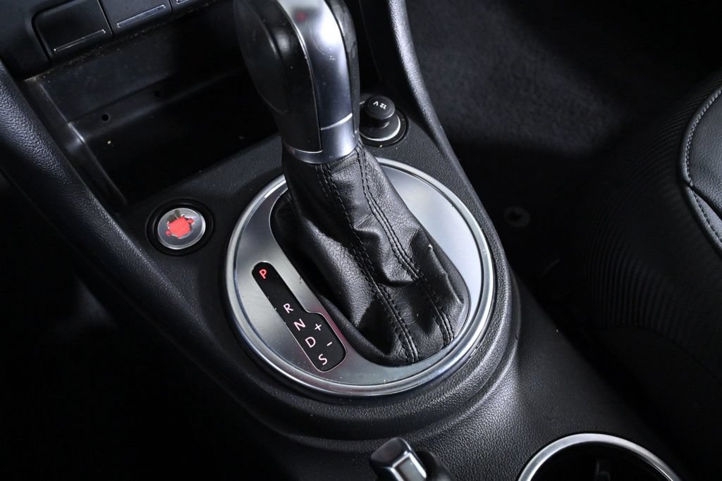 Used 2013 Volkswagen Beetle TDI FWD image 17