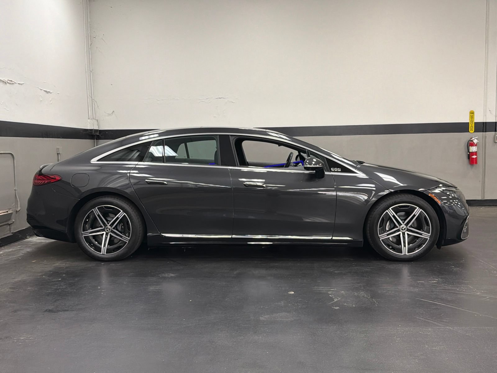 Certified 2023 Mercedes-Benz EQS 580 4MATIC Sedan image 3
