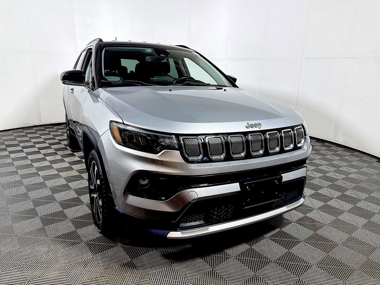 Used 2022 Jeep Compass Limited AWD/4WD image 2