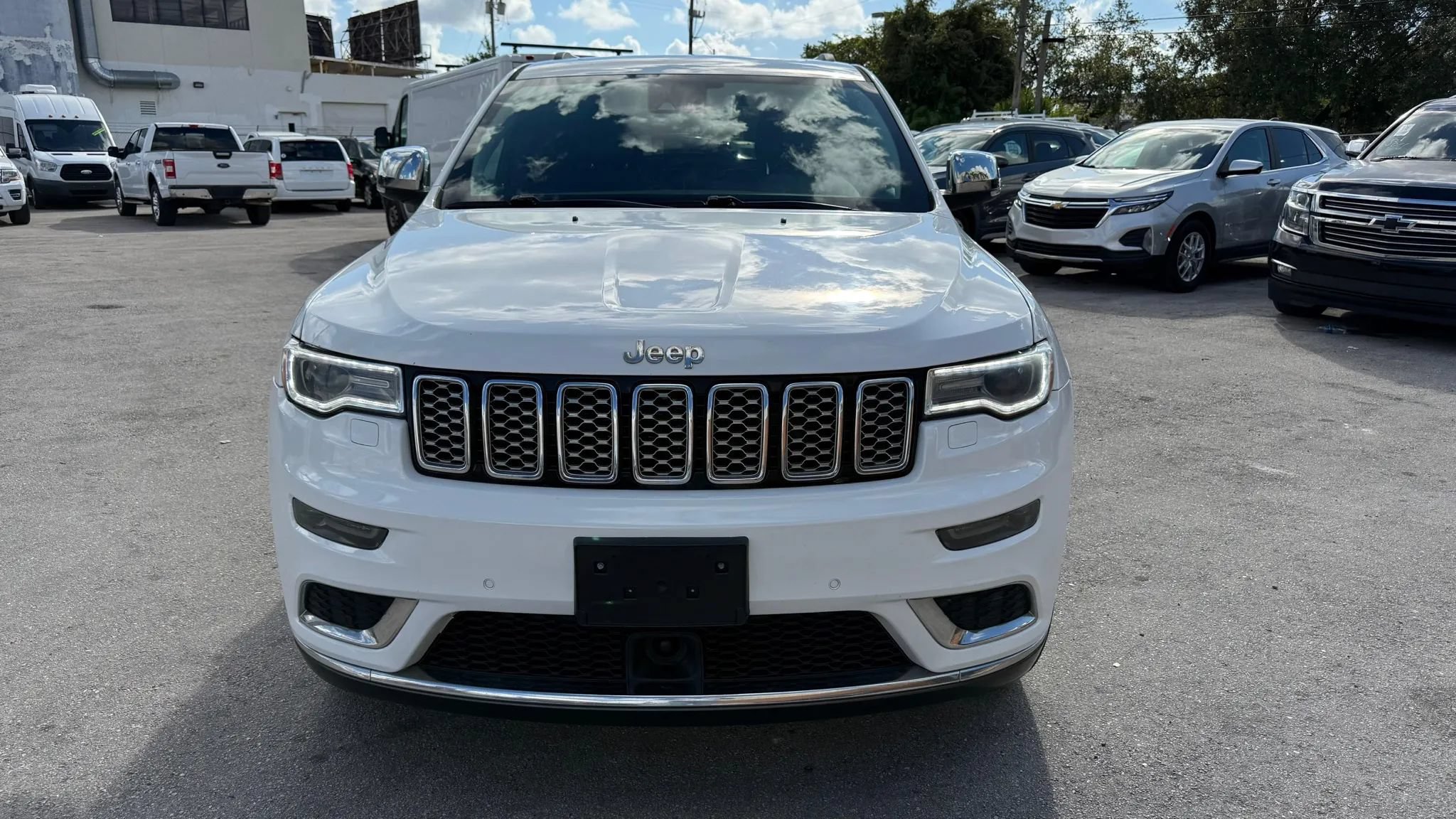 Used 2019 Jeep Grand Cherokee Summit AWD/4WD image 9
