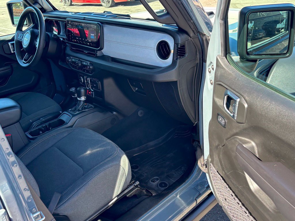 Used 2024 Jeep Wrangler Unlimited AWD/4WD image 25