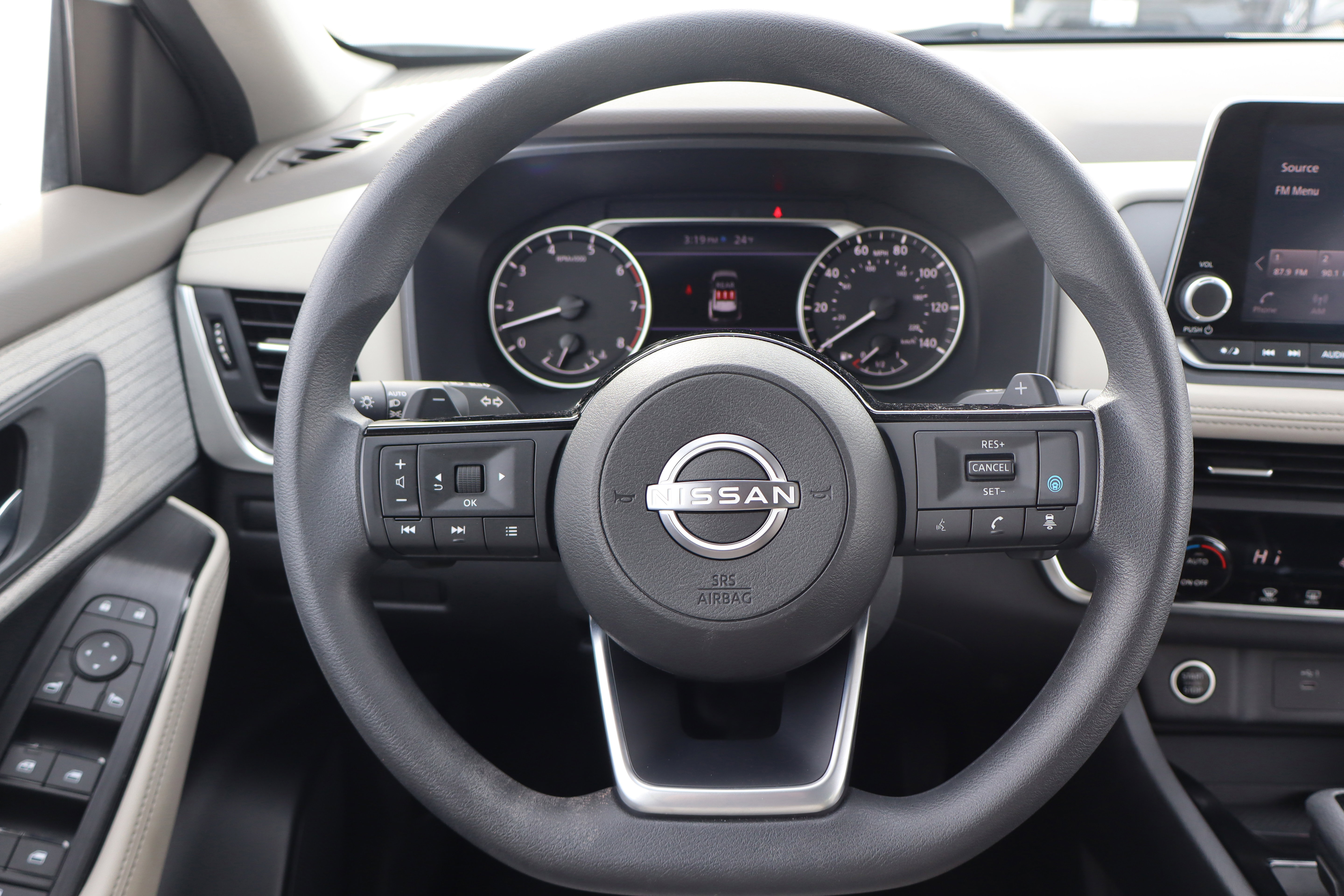 Used 2023 Nissan Rogue SV image 15