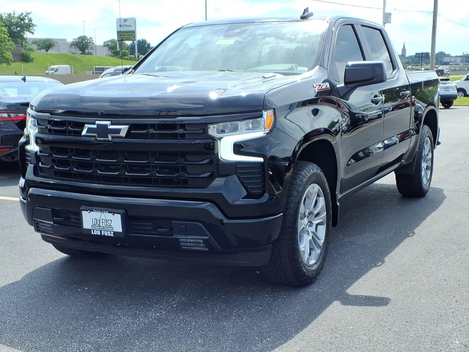 Used 2025 Chevrolet Silverado 1500 RST w/ Convenience Package II AWD/4WD image 2