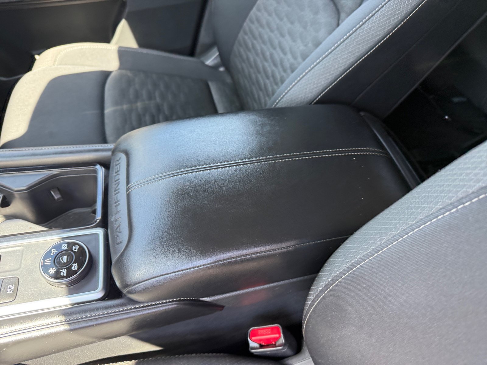 Used 2025 Nissan Pathfinder SV AWD/4WD image 14