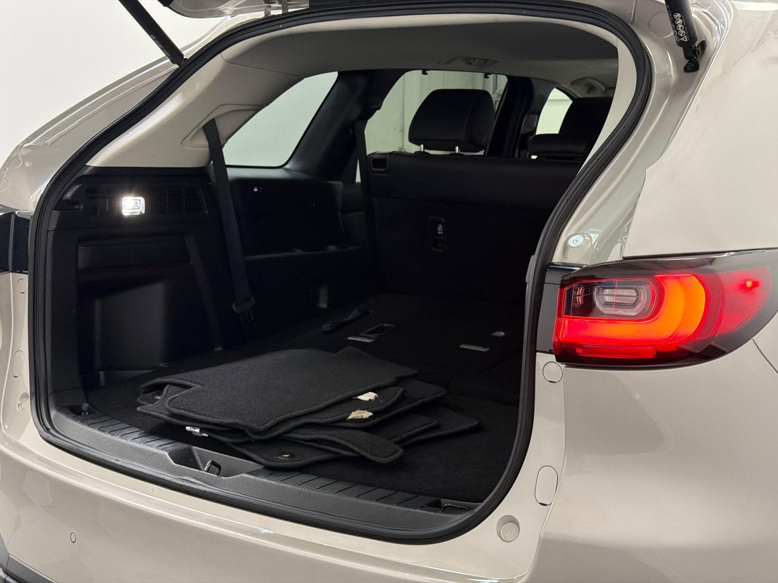 Used 2025 MAZDA CX-90 3.3 Turbo w/ Preferred Package image 6