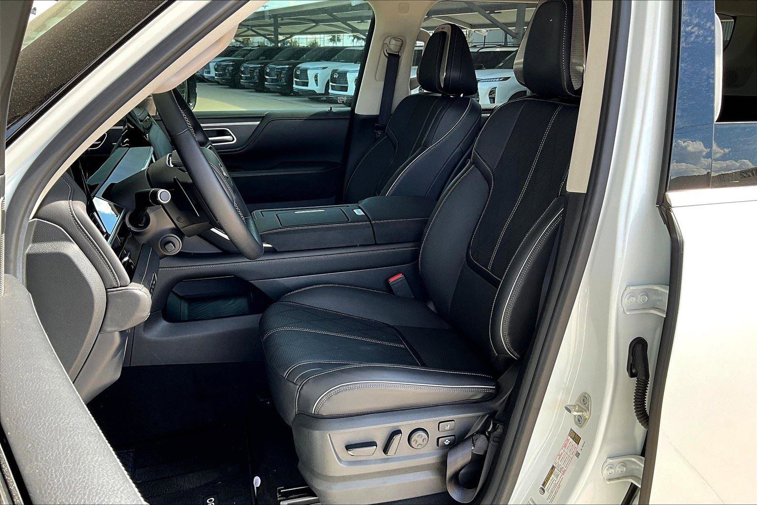 New 2025 INFINITI QX80 Sensory image 24