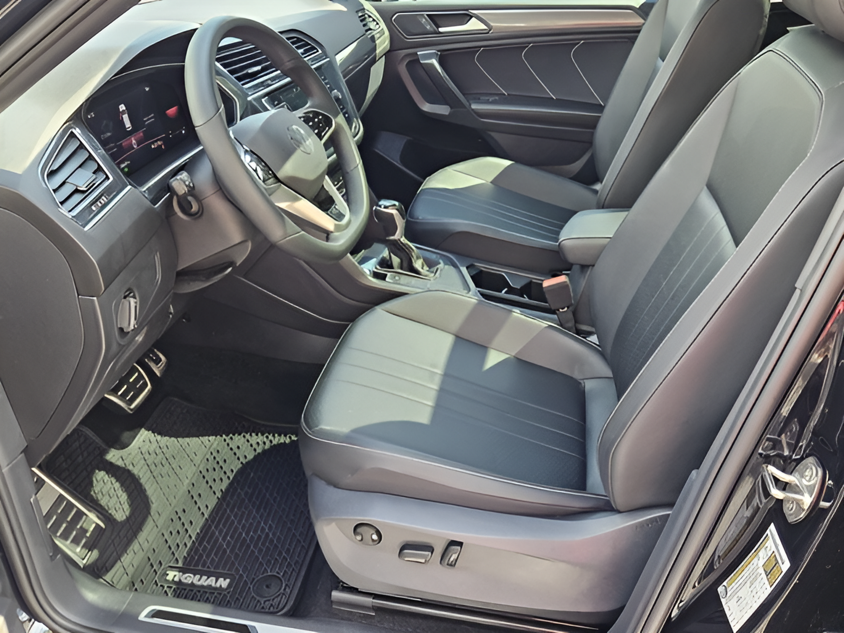 Certified 2023 Volkswagen Tiguan SE R-Line FWD image 12