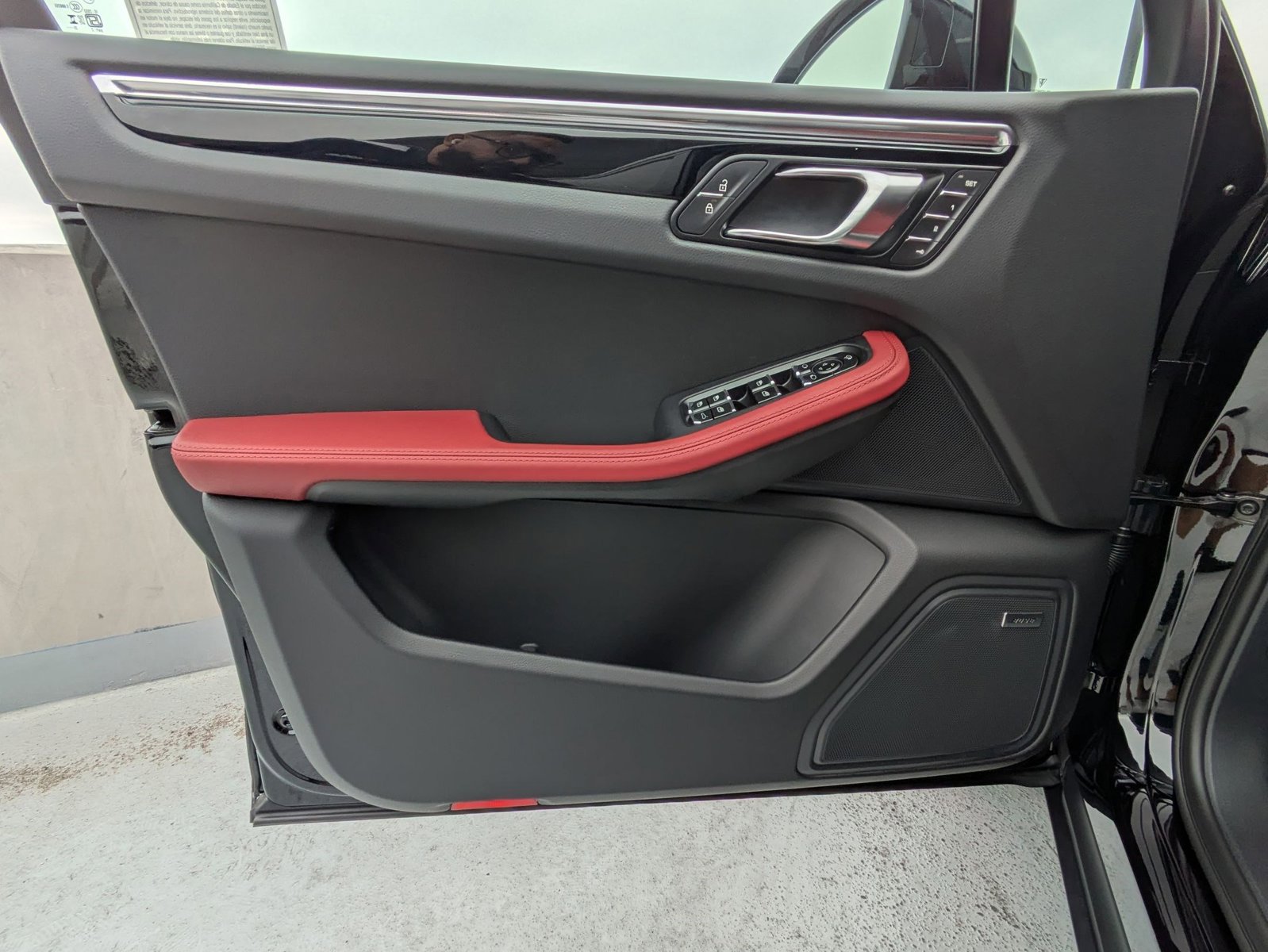 New 2026 Porsche Macan image 13