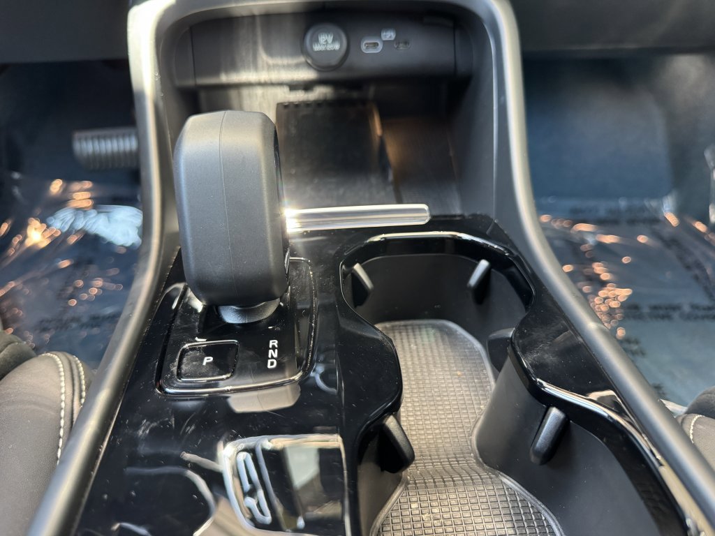 Used 2023 Volvo C40 P8 Recharge Ultimate image 25