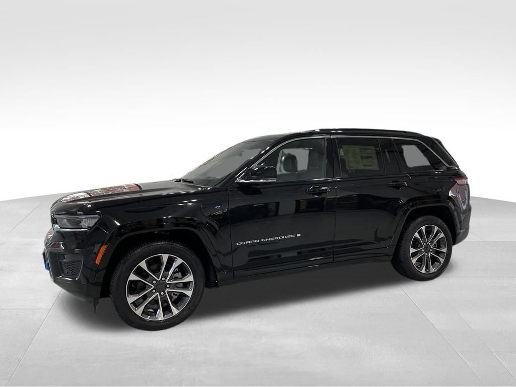 Used 2024 Jeep Grand Cherokee Overland w/ Advanced Protech Group III AWD/4WD image 11
