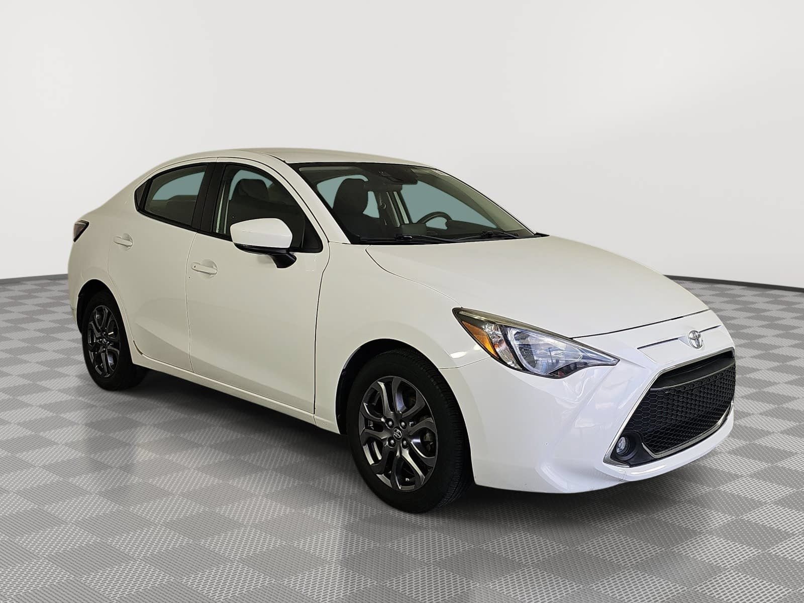 Used 2019 Toyota Yaris LE FWD image 2